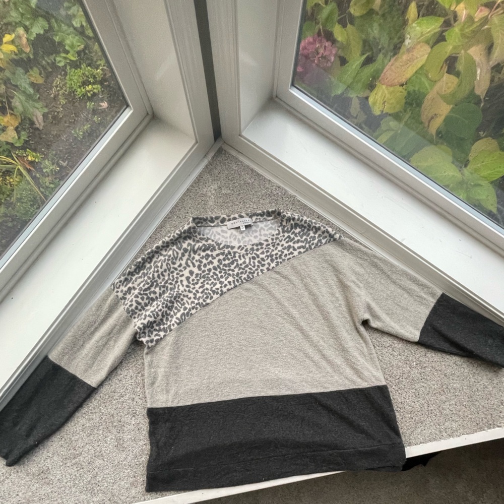 Socialite curve cheetah,crème,& gray lightweight sweater.